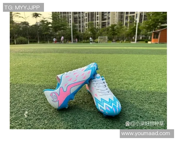 足球明星如何挑选足球鞋 解析球场表现背后的鞋履秘密